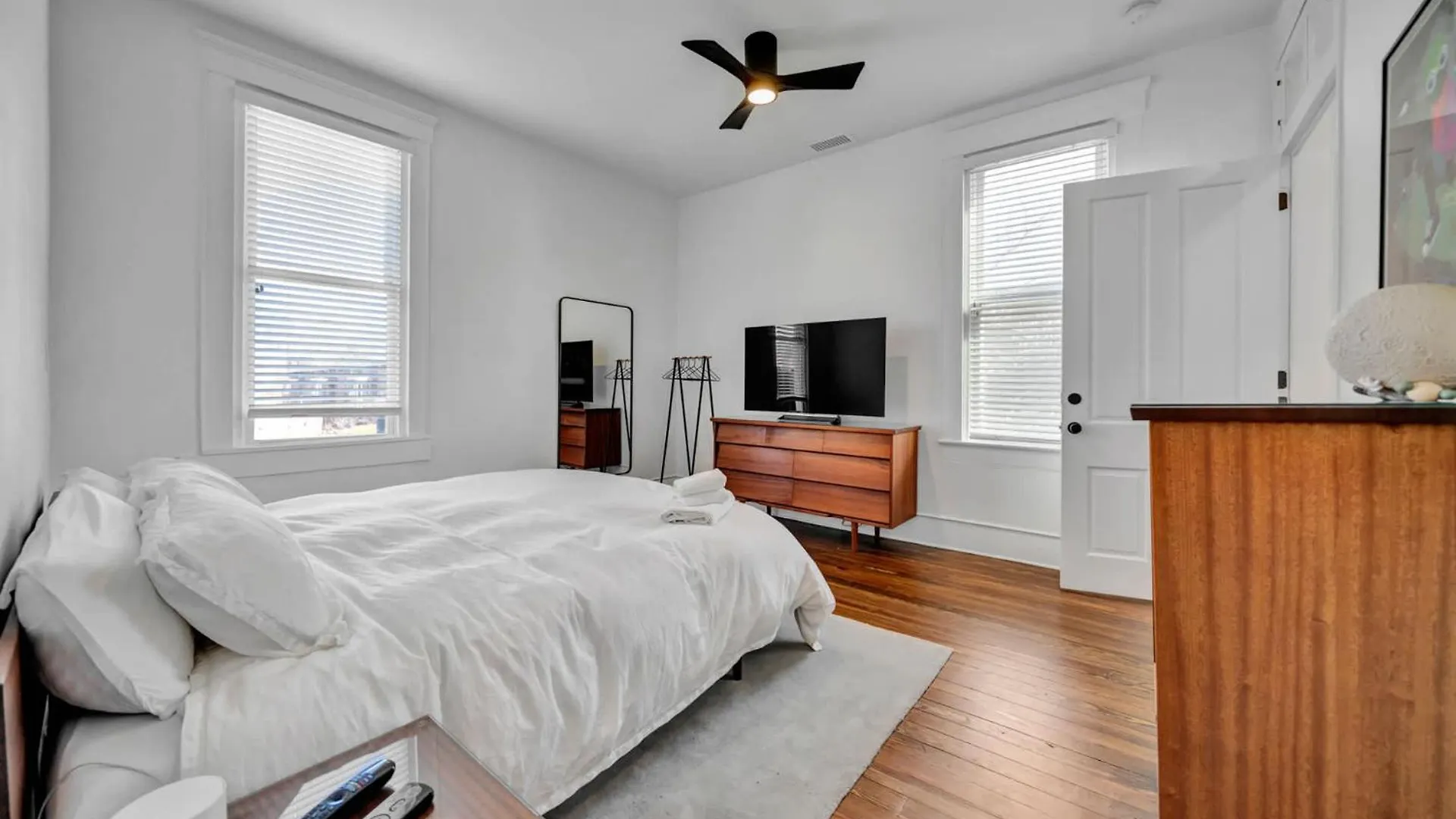 Charming Home Steps From Louisville Best Spots